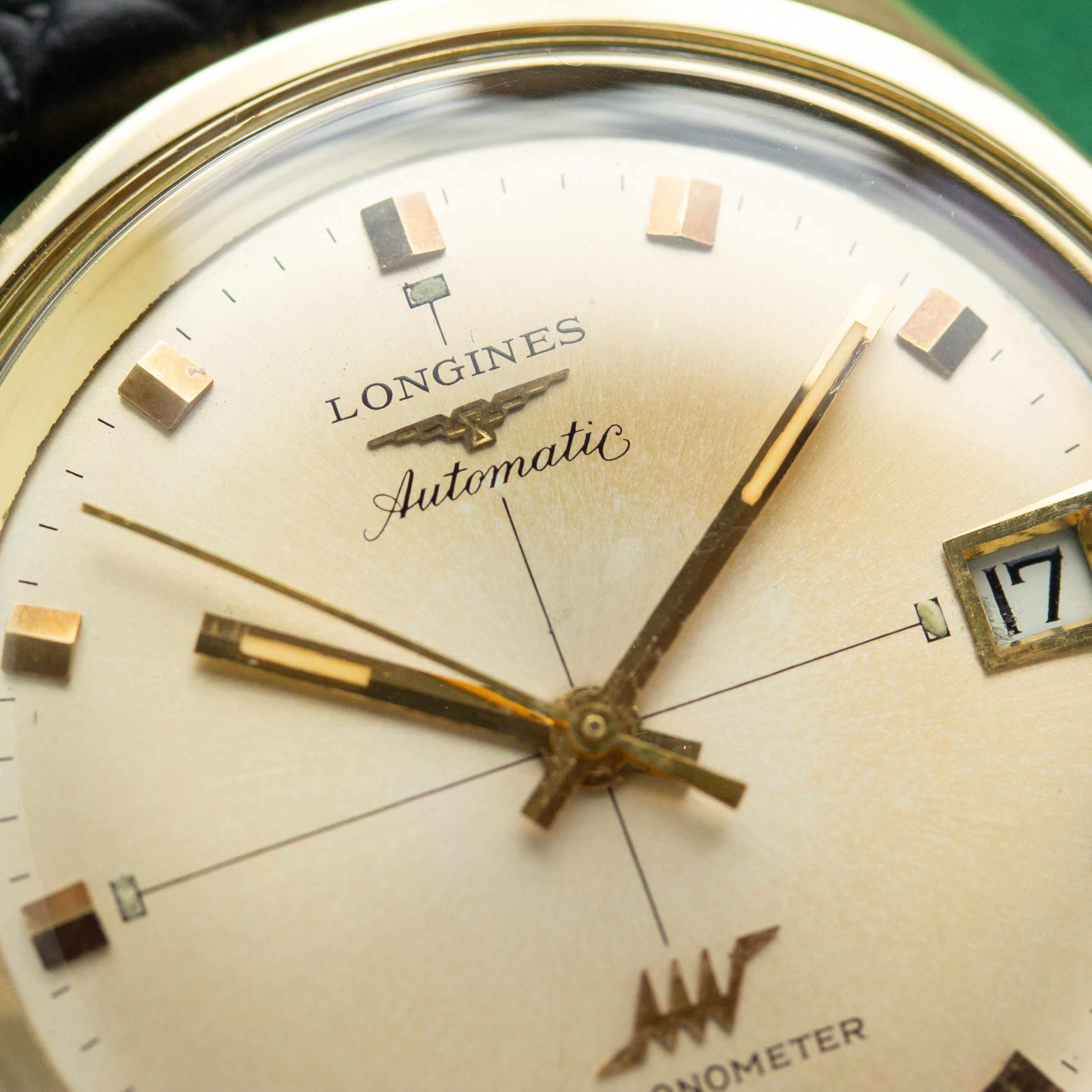 View of Longines Ultra Chron Chronometer réf 7950 Crosshair dial Solid Yellow Gold 18k