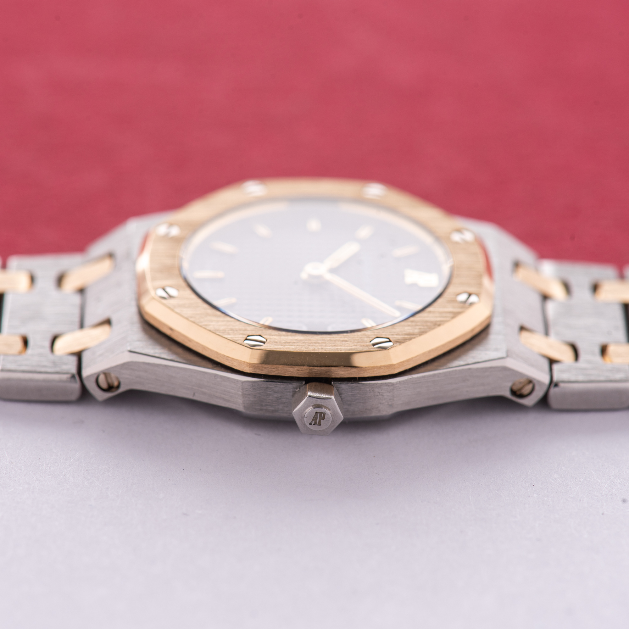 Vue de Audemars Piguet Royal Oak Lady Date 26 Gold / Steel circa 1992 Réf 66270SA