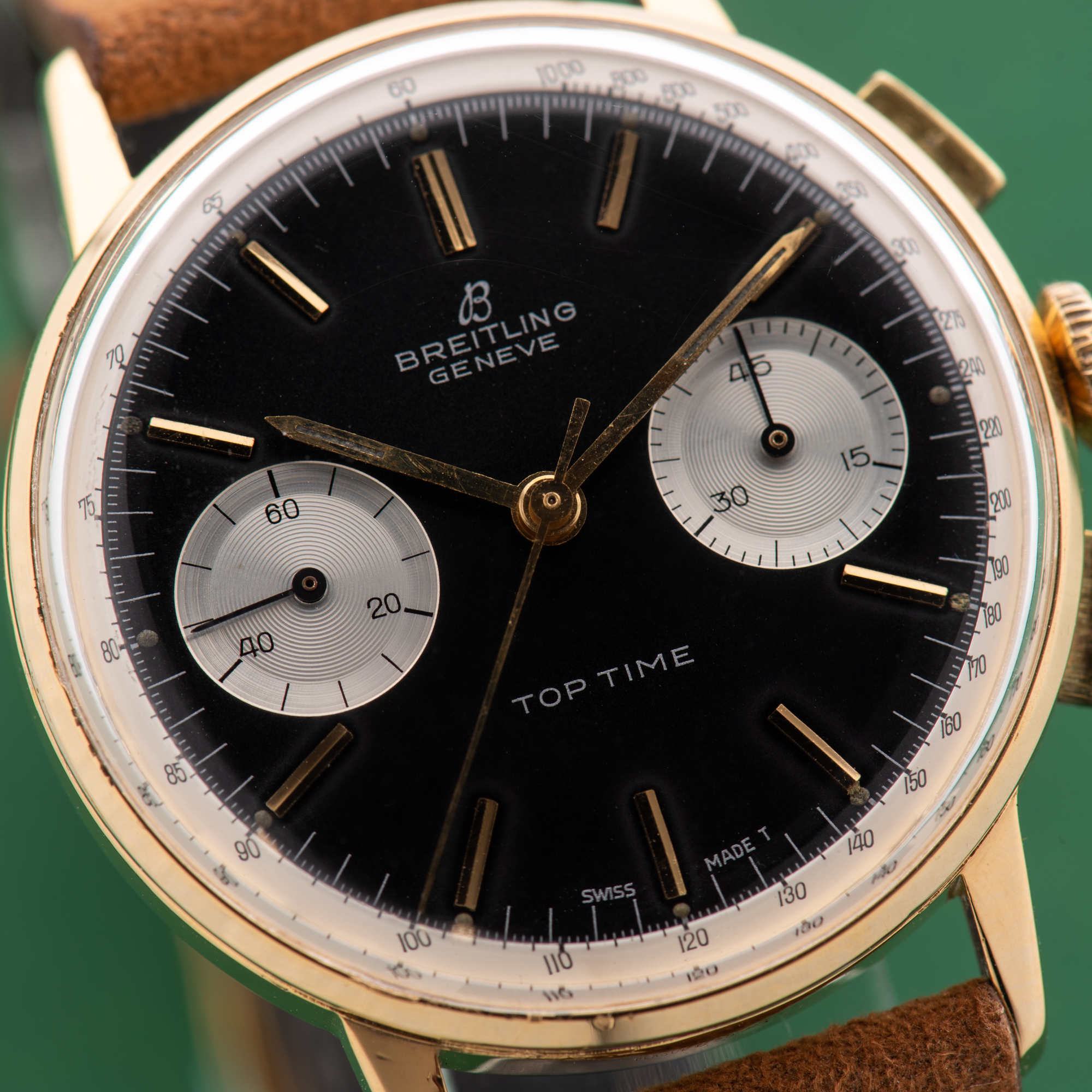 Zicht op Breitling Top Time Panda Chronograph Valjoux 7730 Ref 2003