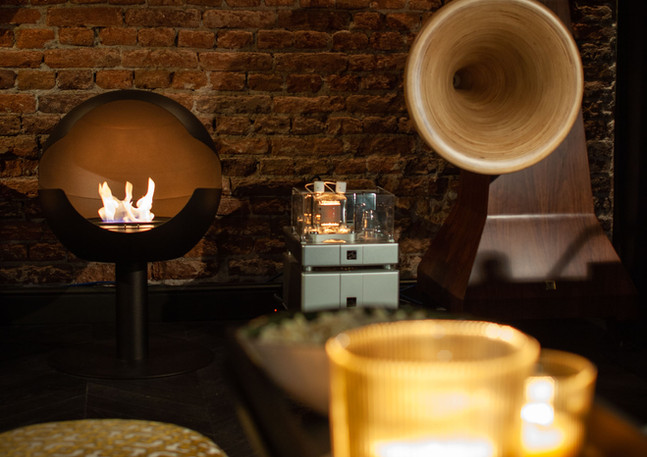 The audio system at Ж makes the place.