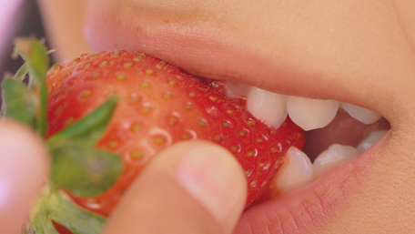Blossom Strawberry Lip Gloss (:15)