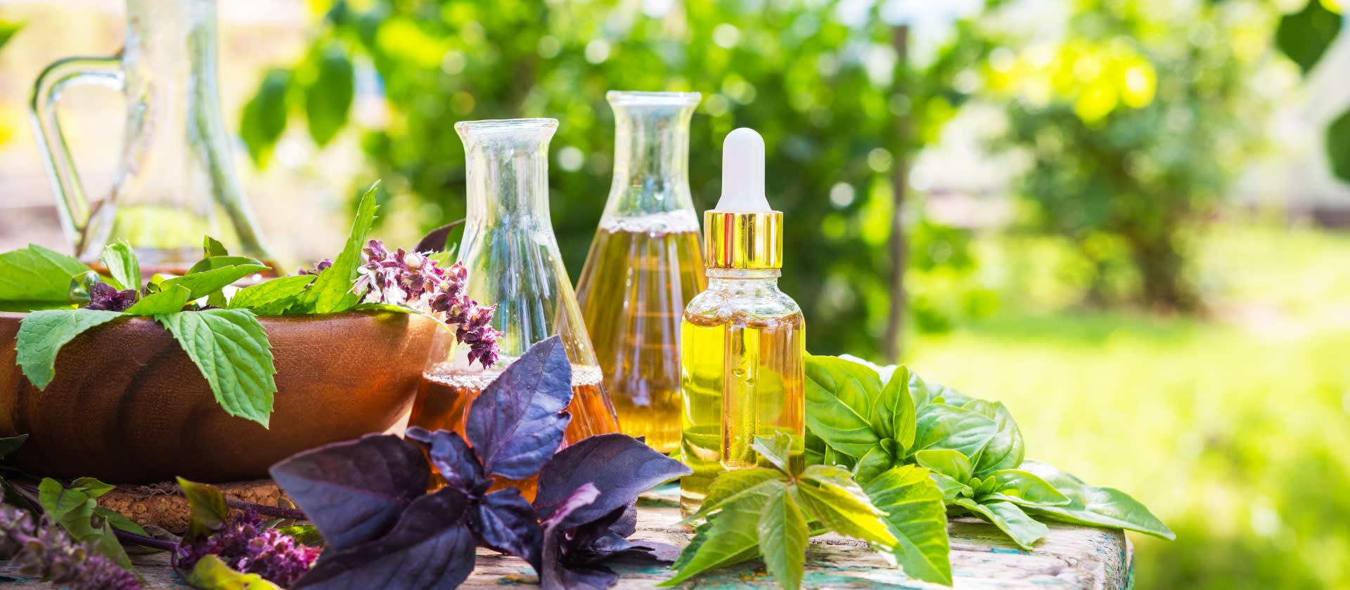7 Uplifting Essential Oils to Combat the Holiday Blues
