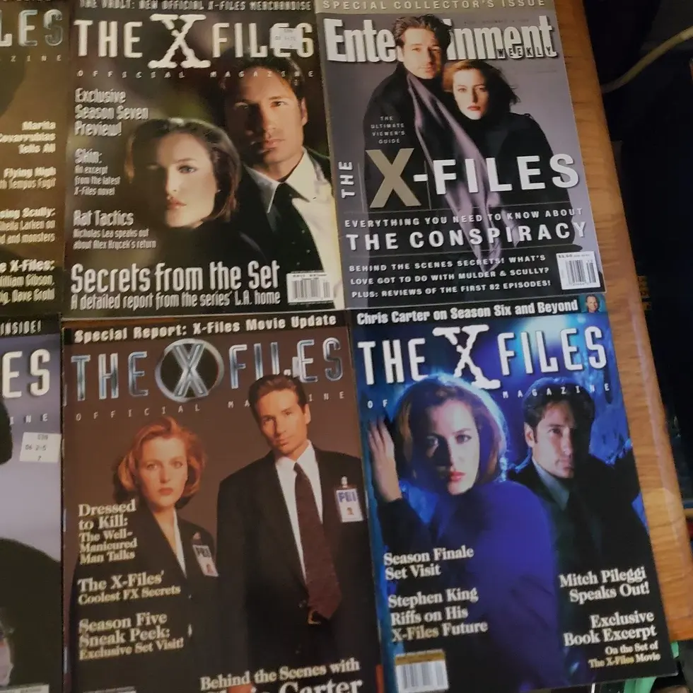 Thumbnail: 10 X-Files Official Collector Magazines & Comics