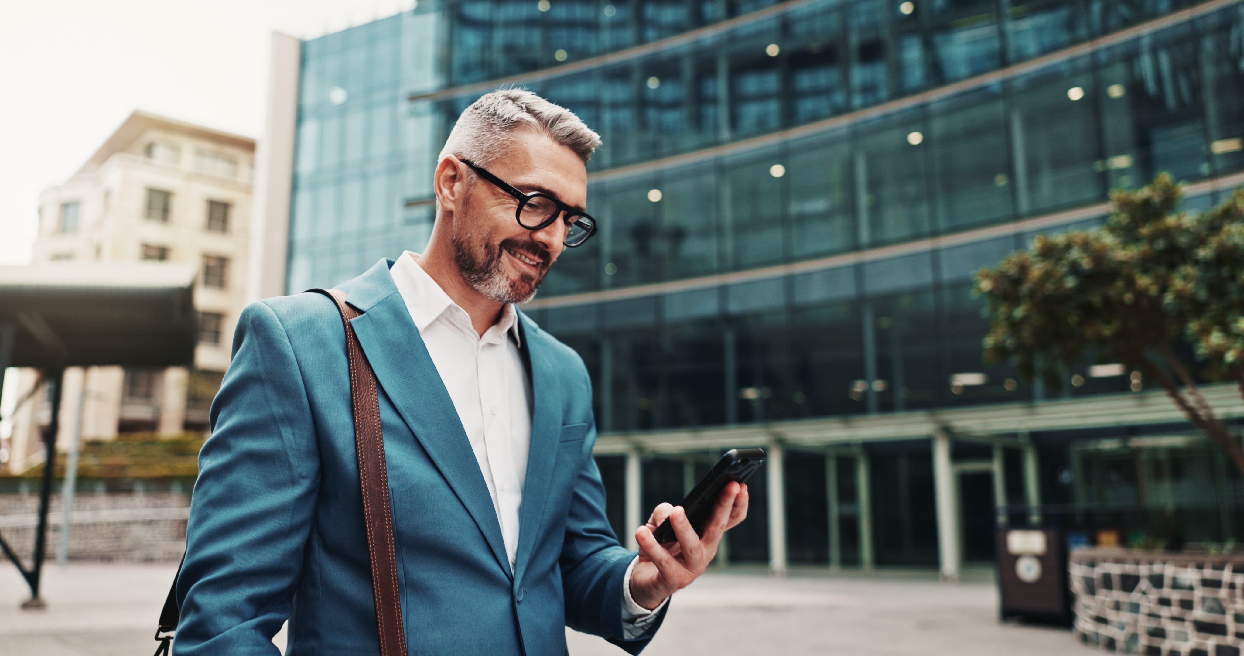 In-House Travel Coordination Vs Outsourced Travel Management
