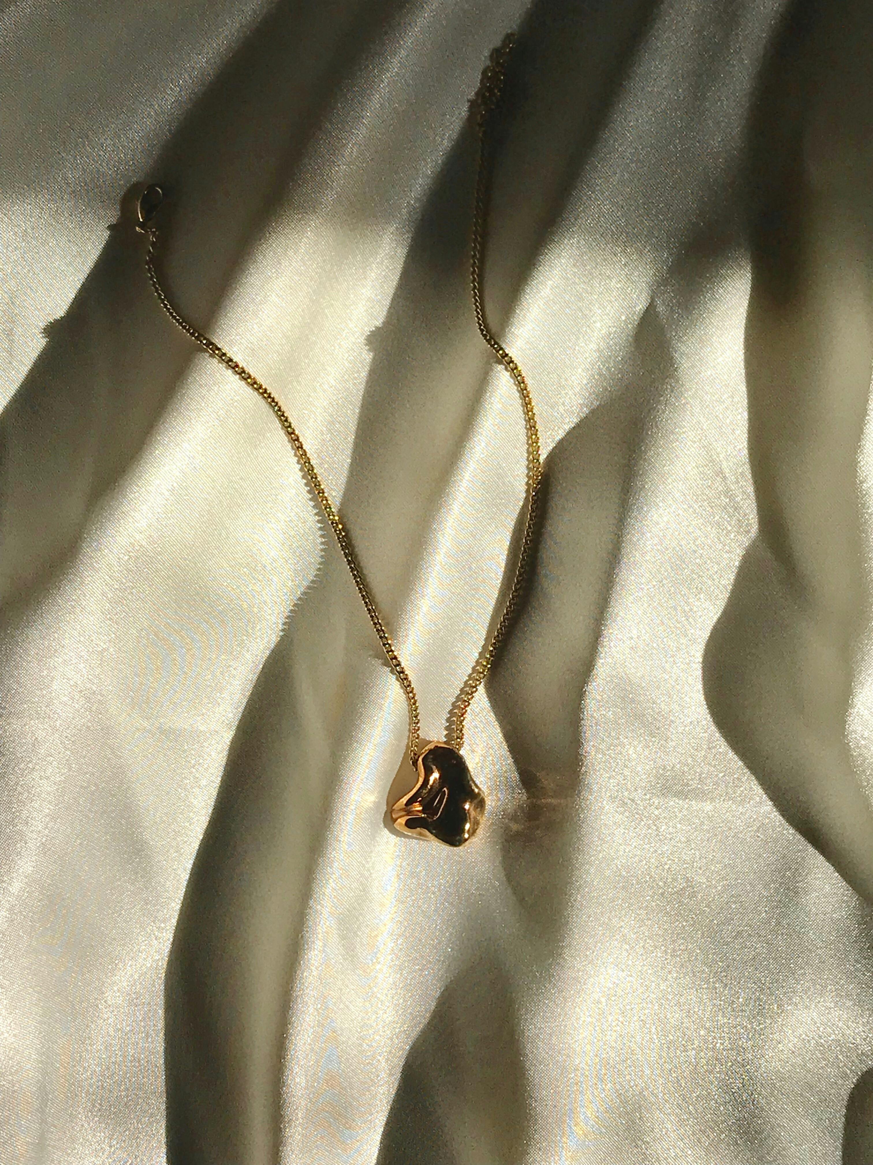 Top 10 Gemstone Pendants: Must-Have for Jewelry Lovers