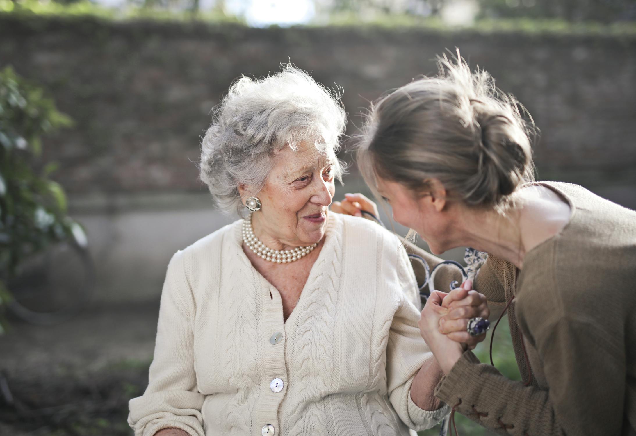 What to Consider When Choosing an Alzheimer's Care Facility