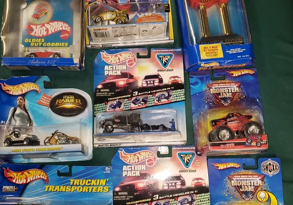 Thumbnail: Hot Wheels Mixed Action Pack Lot of 16