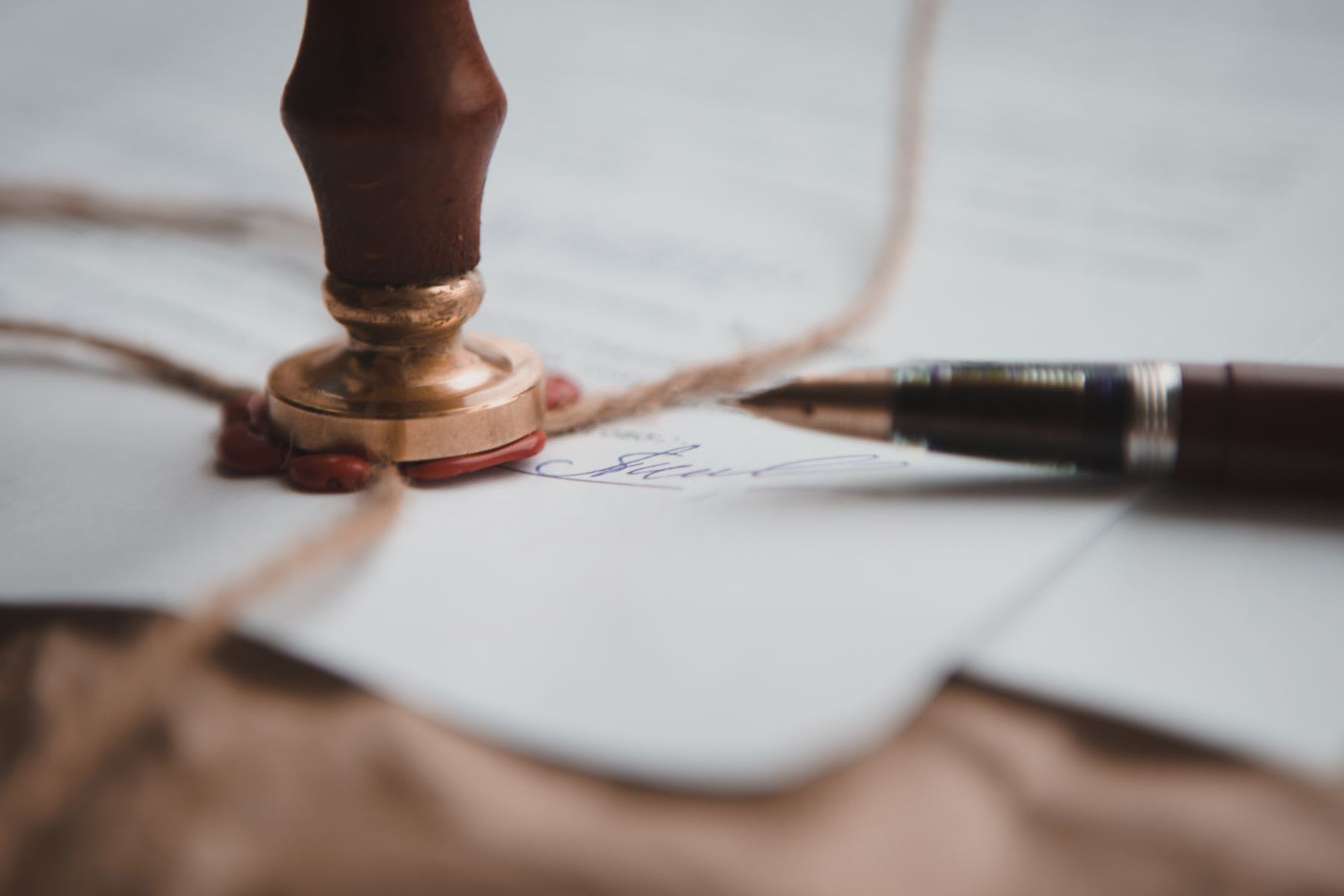 Understanding the Distinction: Notary vs. Witness Signature in Document Notarization
