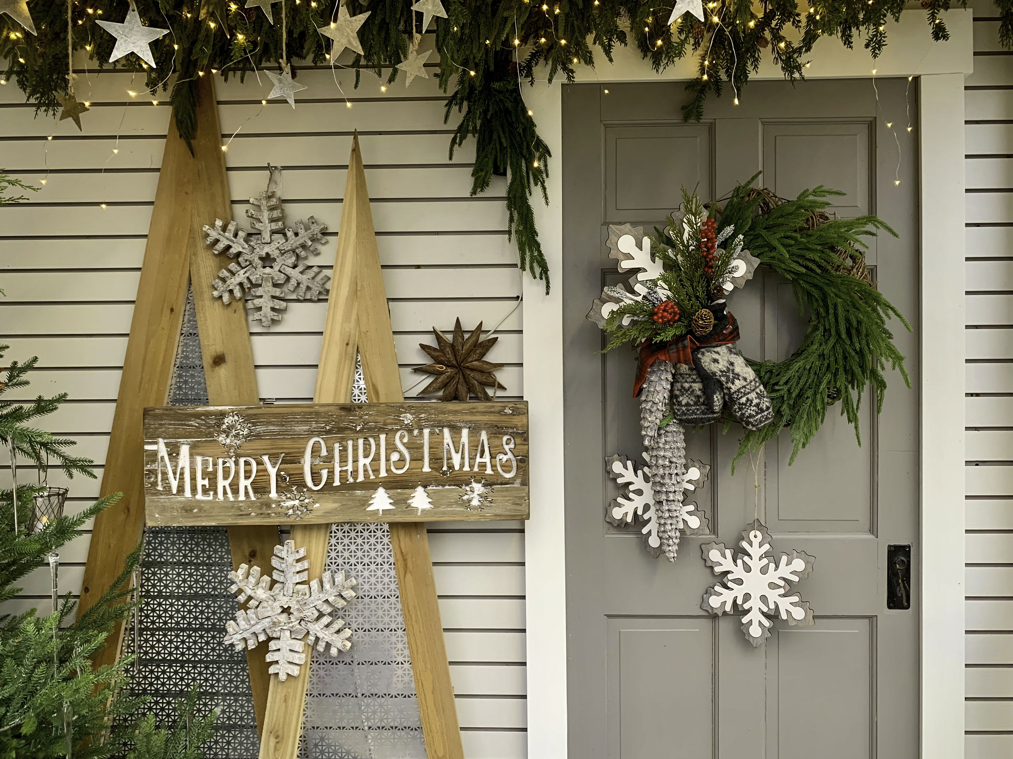 Brighten Your Entryway: Creative Door Decorations for Christmas