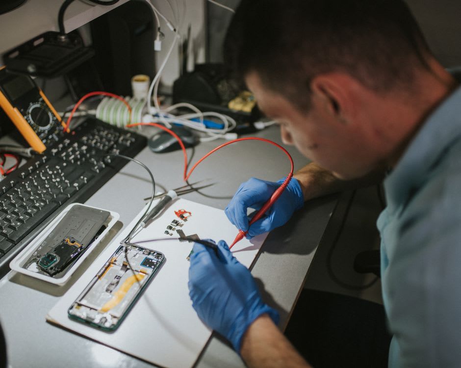 Smartphone Water Repair: Diy or Seek Professional Help?