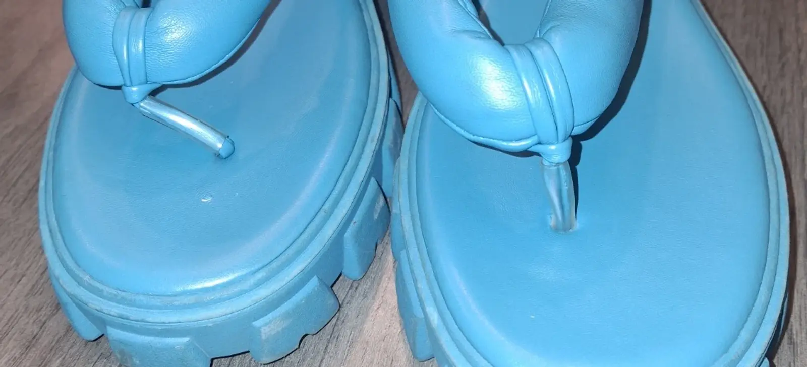 Women's Size 10 sandals Forever 21 aqua blue chunky platform