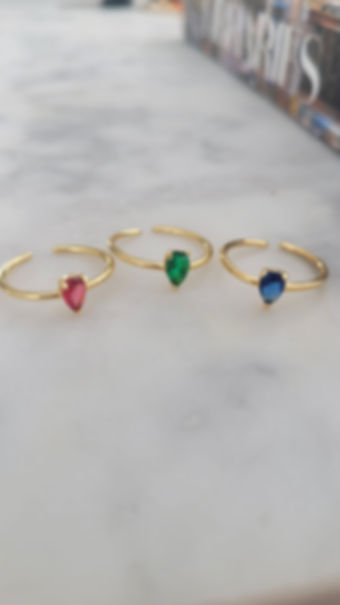Anillo piedra en gota