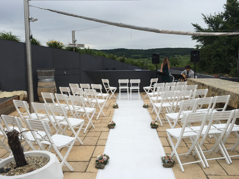 weinguthillinger_terrasse2.jpg