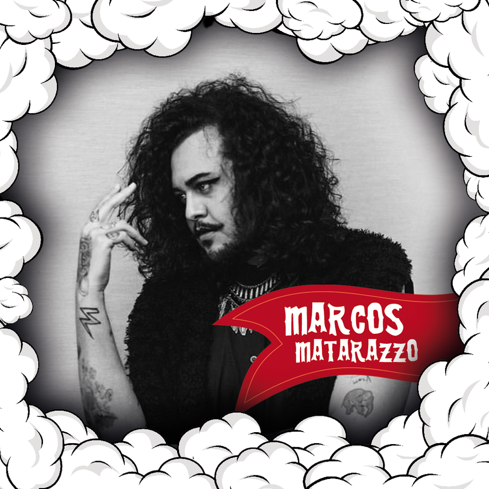 Cartaz de divulgação do Marcos Matarazzo em Rio das Ostras, da Semana de Produção Cultural.
O cartaz tem fundo cinza, um homem de cabelos cacheados soltos e bordas brancas.