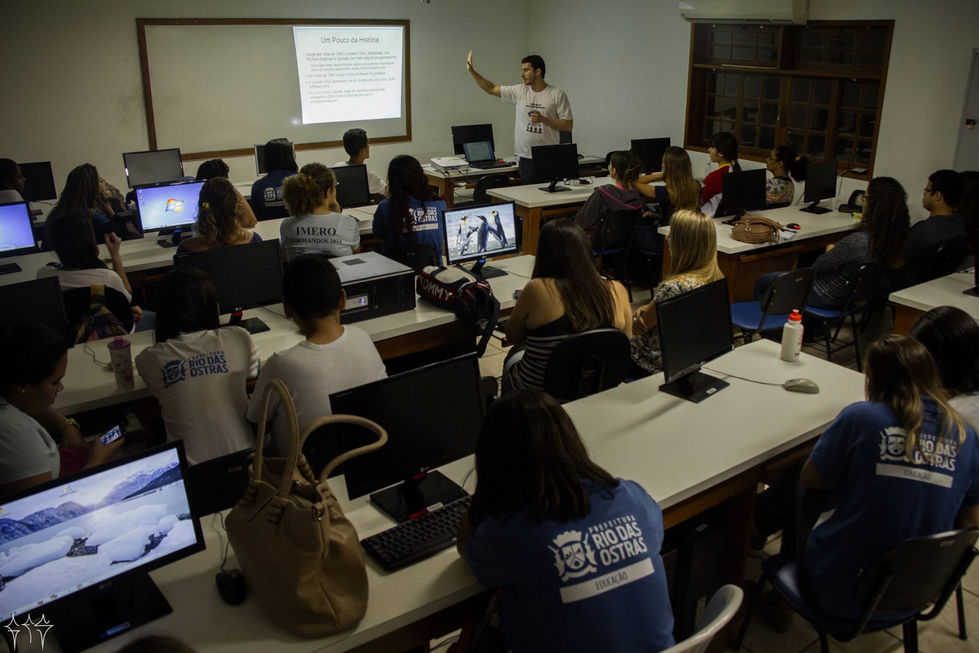 Foto dos participantes das oficinas do projeto: O Papel das mídias como transformadora do campo educacional