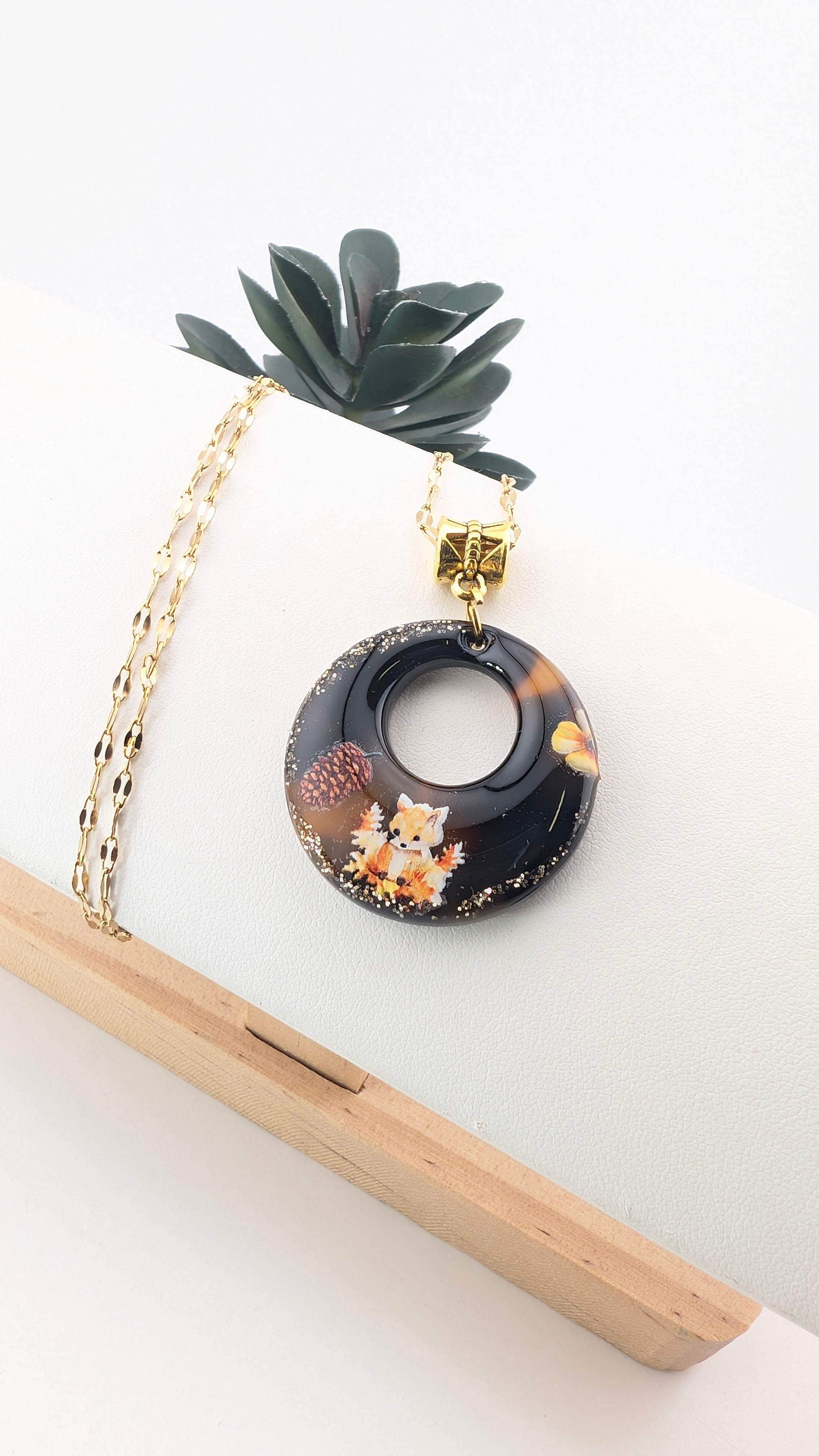 Pendentif Renarde d’Automne – Forêt Noire