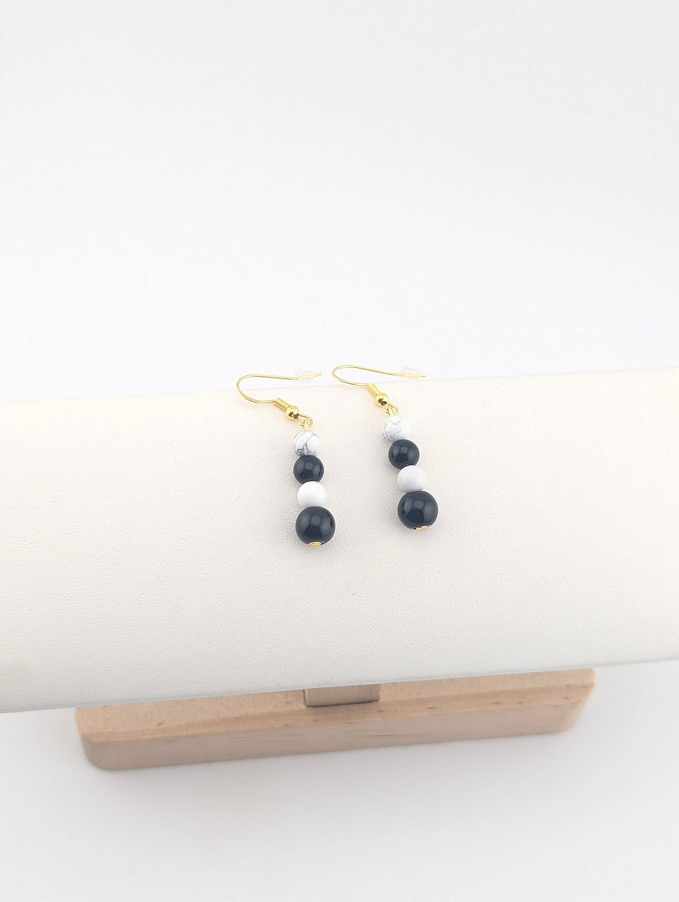 Miniature : Boucles d'oreilles obsidienne howlite 