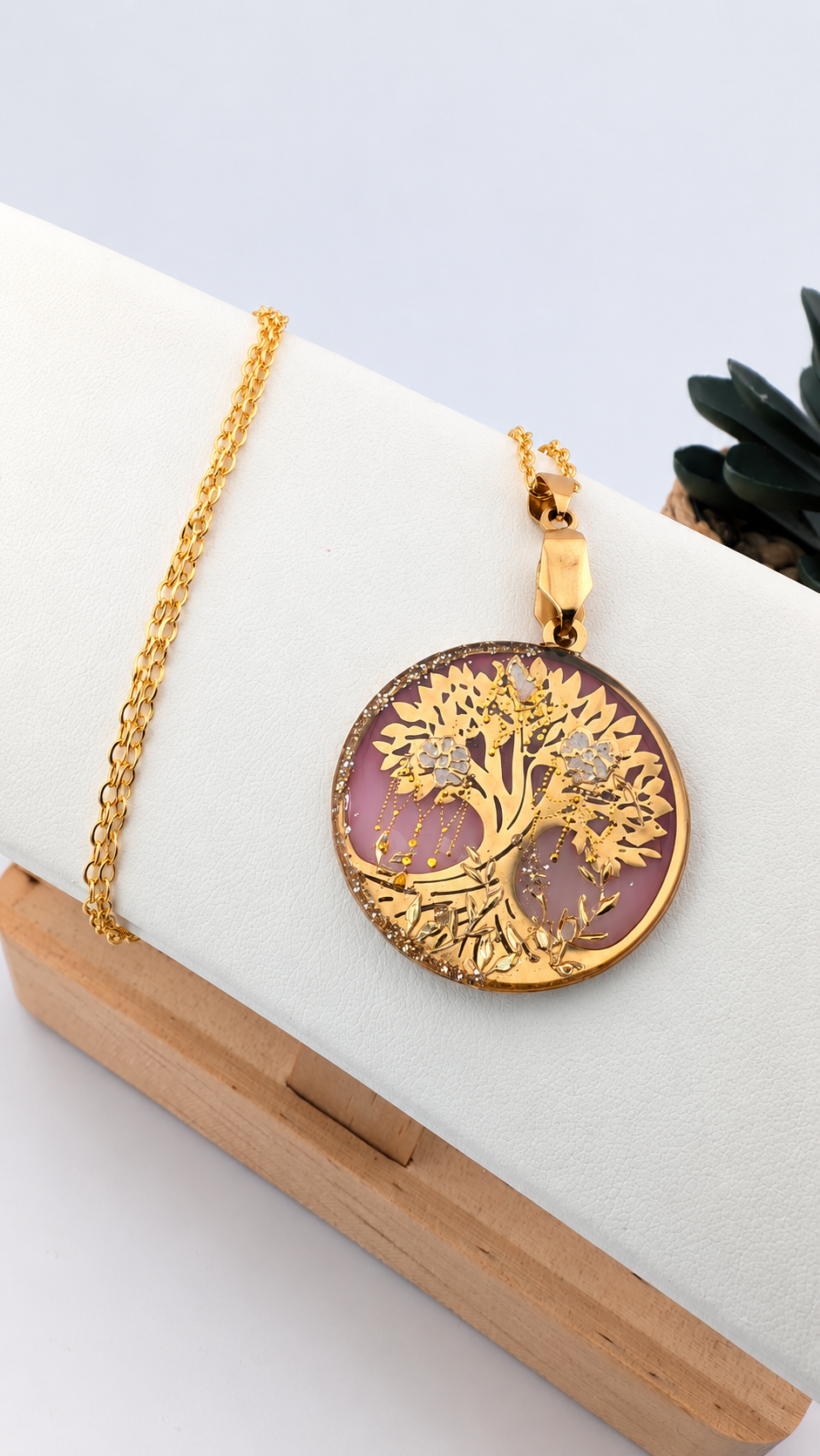Pendentif Arbre d’Or – Roses Blanches & Poussière d’Étoiles