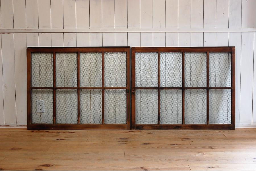 Thumbnail: 網入りガラスの建具（引き違い窓）