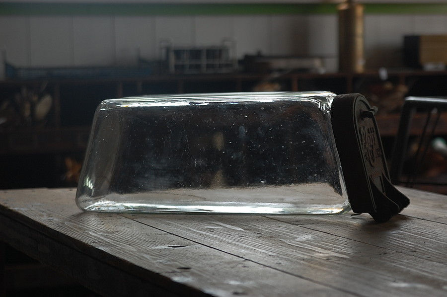 Thumbnail: 駄菓子屋のガラス瓶