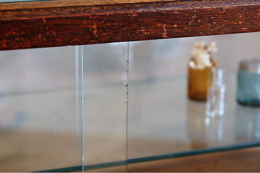 Thumbnail: 引き出し付き 卓上ガラスショーケース