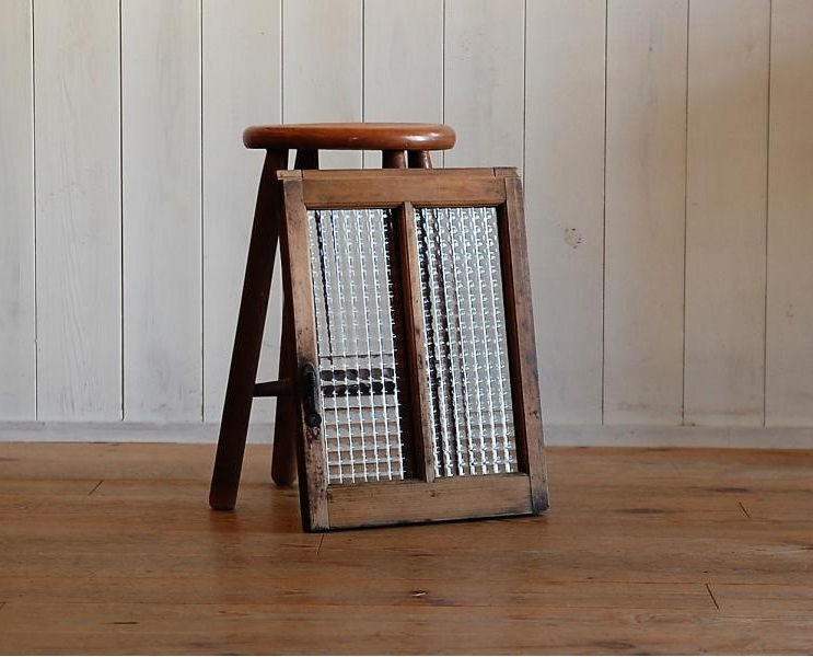 チェッカーガラスの小窓