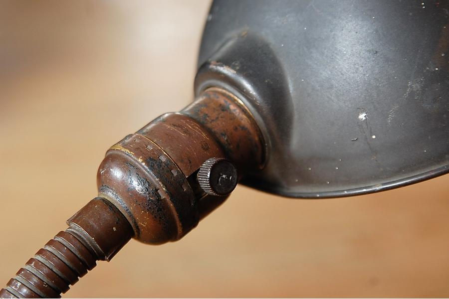 Thumbnail: グースネックのデスクライト