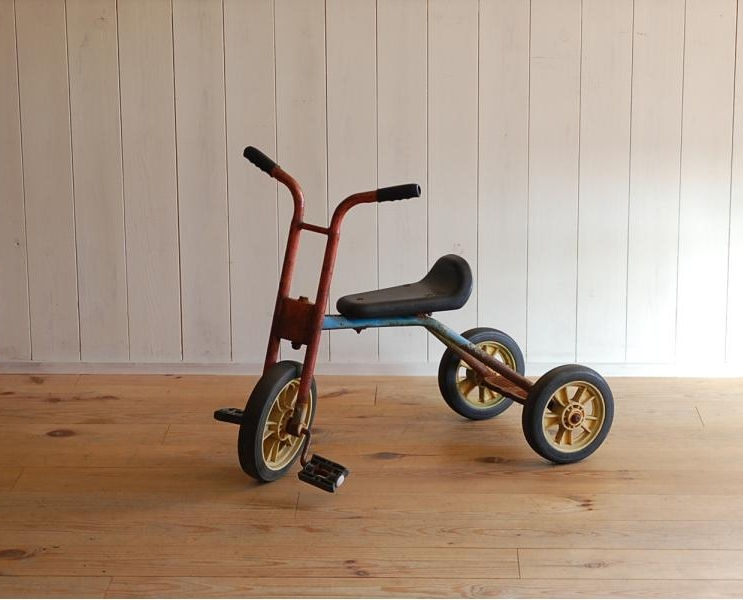 Thumbnail: 幼稚園の三輪車