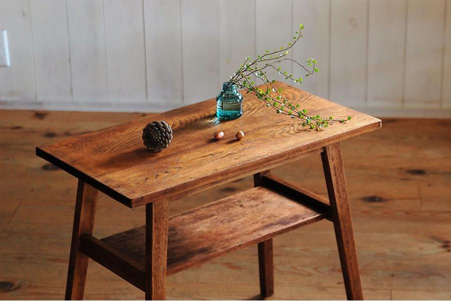 Thumbnail: 小ぶりなサイドテーブル