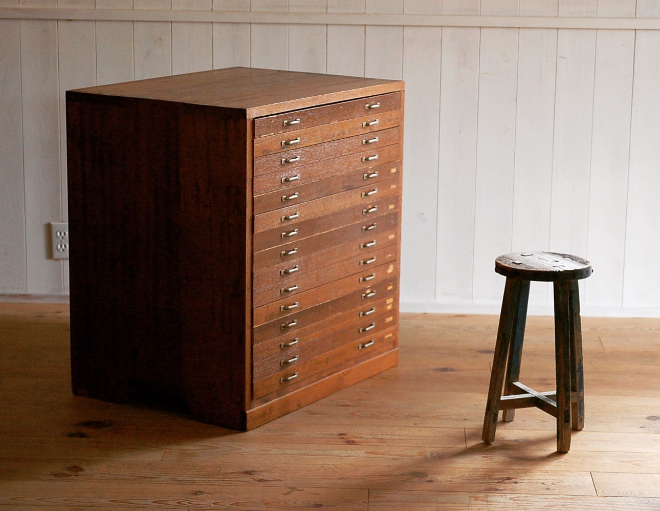 大きな15杯の木製引き出し