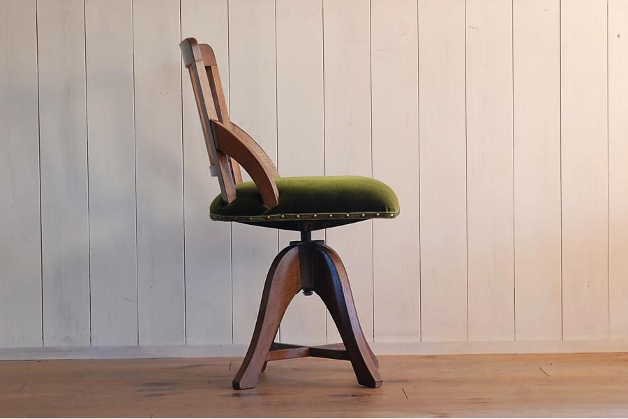 Thumbnail: ドクターチェア（回転椅子）