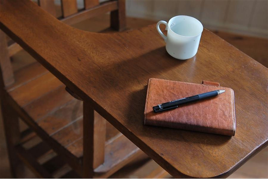 Thumbnail: テーブル付きのスクールチェア