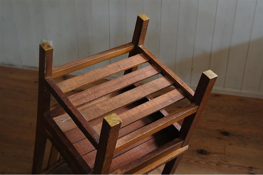 Thumbnail: テーブル付きのスクールチェア