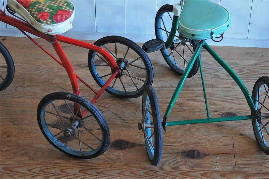 Thumbnail: 古い三輪車（デッドストック品）