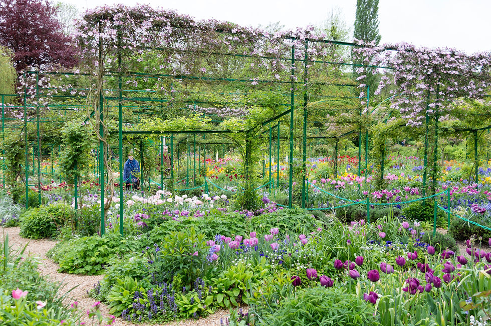 A flower-filled garden path at Fondation Claude Monet in Giverny