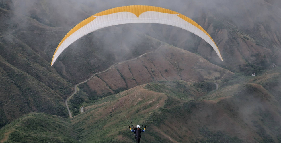 Parapente en Competencia sobre roldanillo en temporada 2024