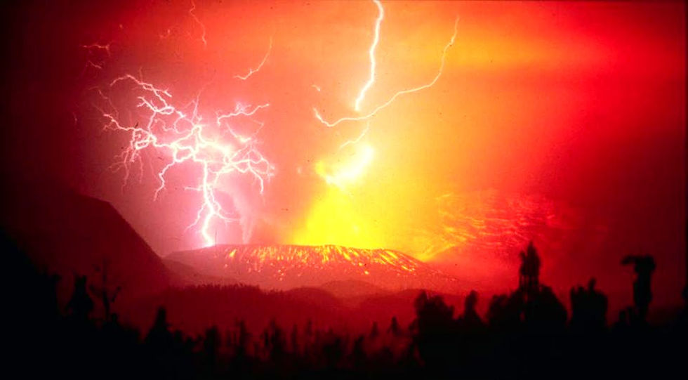 Ashley.lightning_strikes_volcano.kahuna.jpg