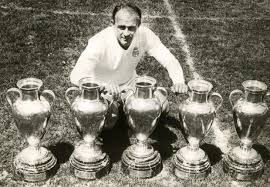 Di Stéfano com a camisa branca do Real Madrid nos anos 50