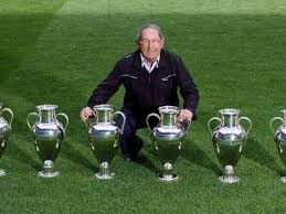 Paco Gento com camisa branca do Real Madrid nos anos 60