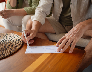 Uso de cheque por brasileiros cai 18% em 2025 e 97% desde 1995