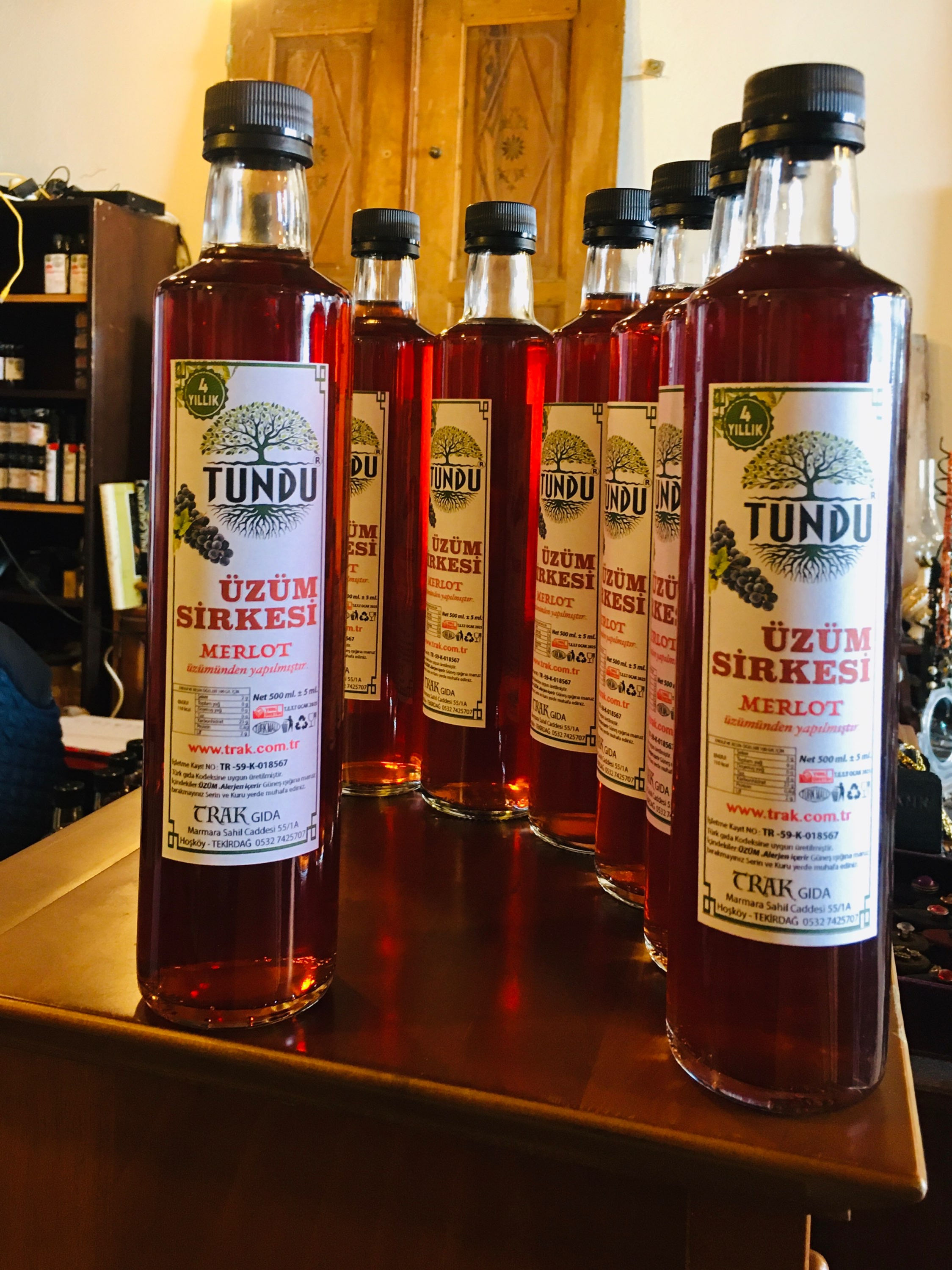 Türkiyede ilk ve tek 4 yıl dinlendirilmiş koyu kırmızı MERLOT üzüm sirkesi 500ml