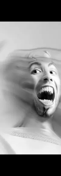 Cosplay romain - seigneur des anneaux en mouvement avec expression intense, photographie cosplay cinématographique