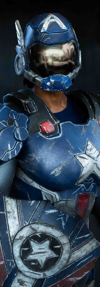 Homme portant un costume de super-héros avec un bouclier, photographié en portrait.