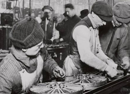 Pourquoi la loi Travail échoue-telle à repenser le monde post-fordiste ?