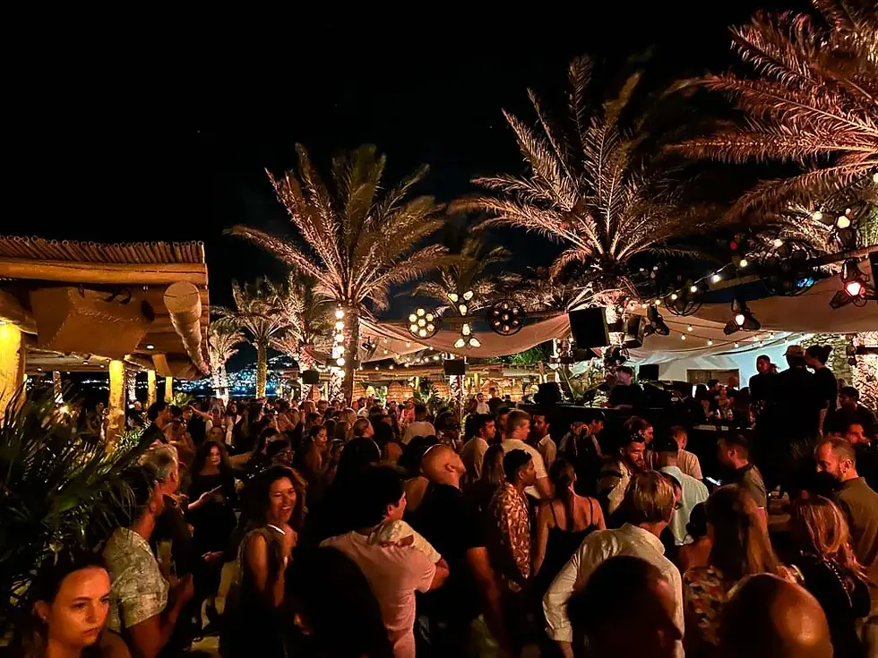 Recension av Scorpios Mykonos 2026: den ultimata beach club-upplevelsen vid solnedgången och sommarens största events