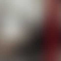 Man rust tussen CrossFit-oefeningen in sportschool – symbool voor mentale kracht, herstel en focus. Sport als middel voor mentale gezondheid bij Uit De Verf.