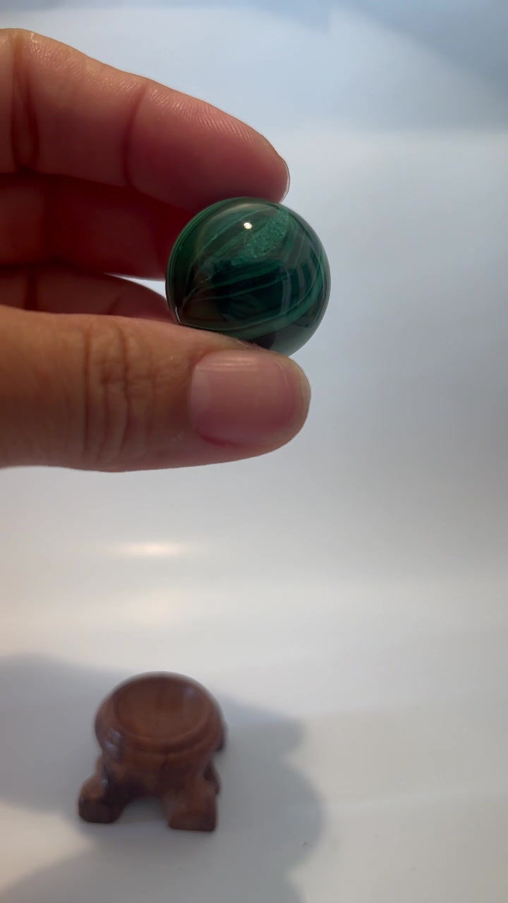 Thumbnail: Malachite Sphere 1 in diameter