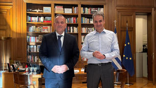 Συνάντηση Γιάννη Παππά με τον Πρωθυπουργό Κυριάκο Μητσοτάκη στο Μέγαρο Μαξίμου.