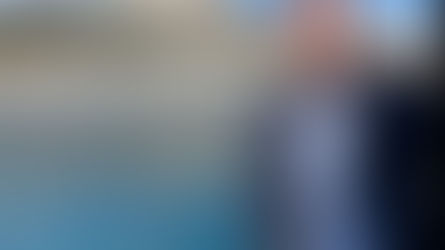 Δίπλα στον Γιάννη Παππά οι νησιώτες.