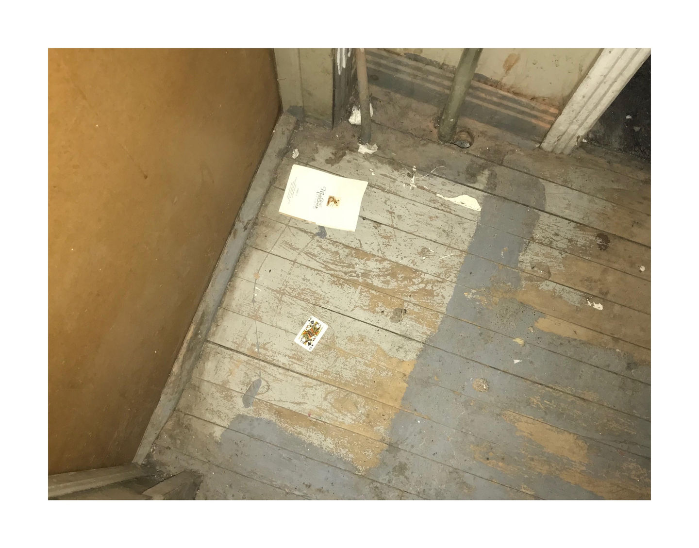 playing card on street trash litter garbage conceptual art lost card treasure hunt art